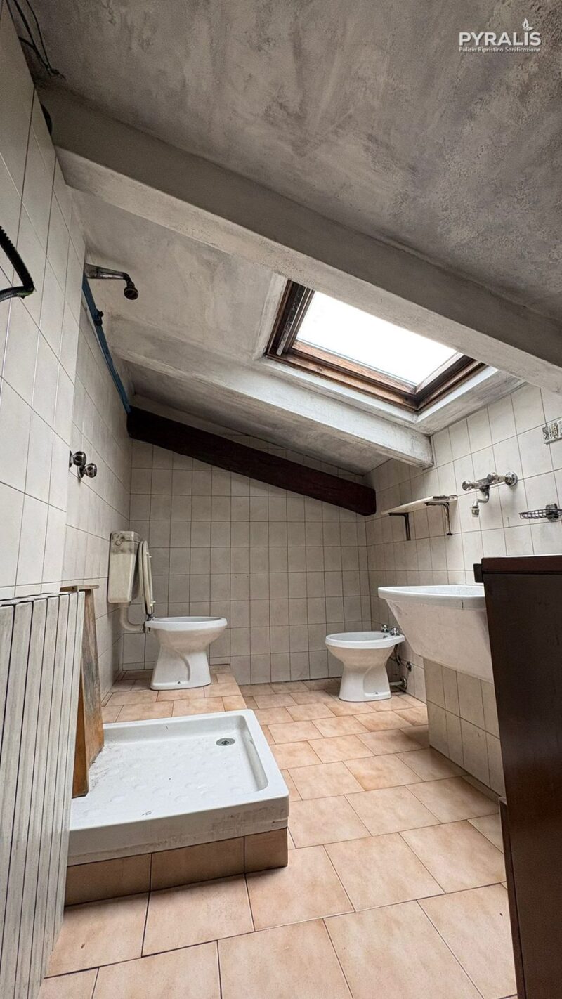 Bagno in sottotetto bonificato a Verona dopo l’intervento