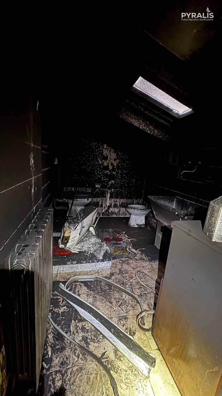 Bonifica post incendio a Verona – fuliggine nel corridoio in sottotetto
