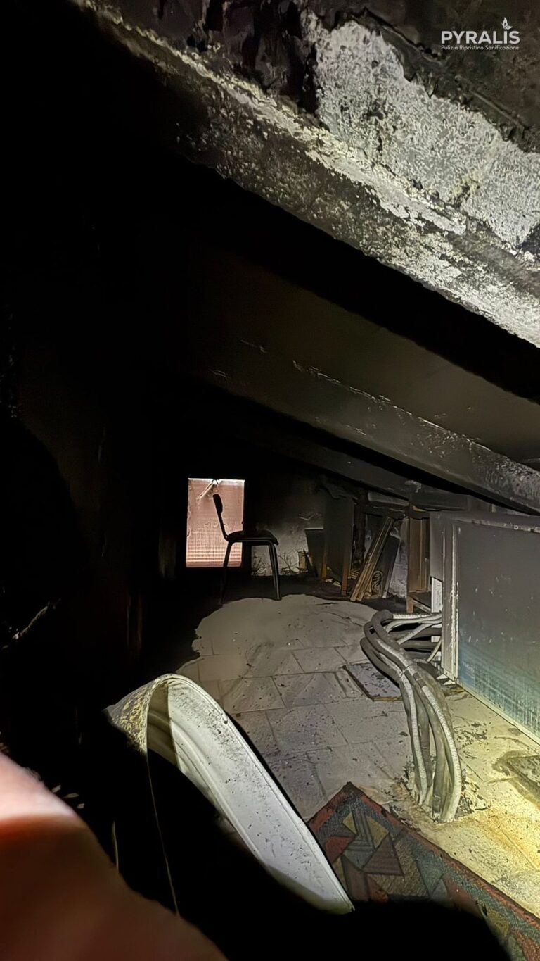 Il locale del quadro elettrico da cui è partito l’incendio